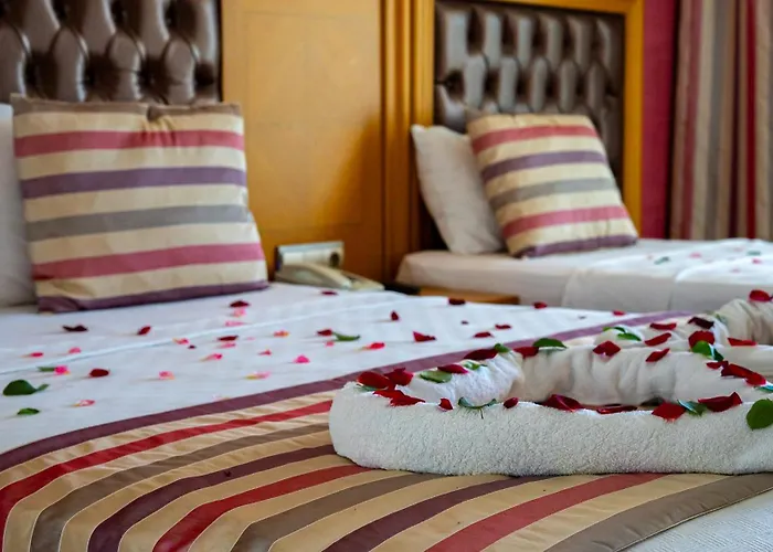 מלון Oersmaris Boutique 4*