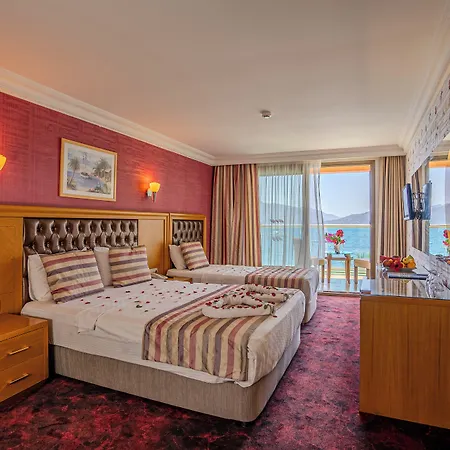فندق Oersmaris Boutique 4*
