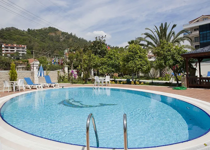 מלון Oersmaris Boutique 4*